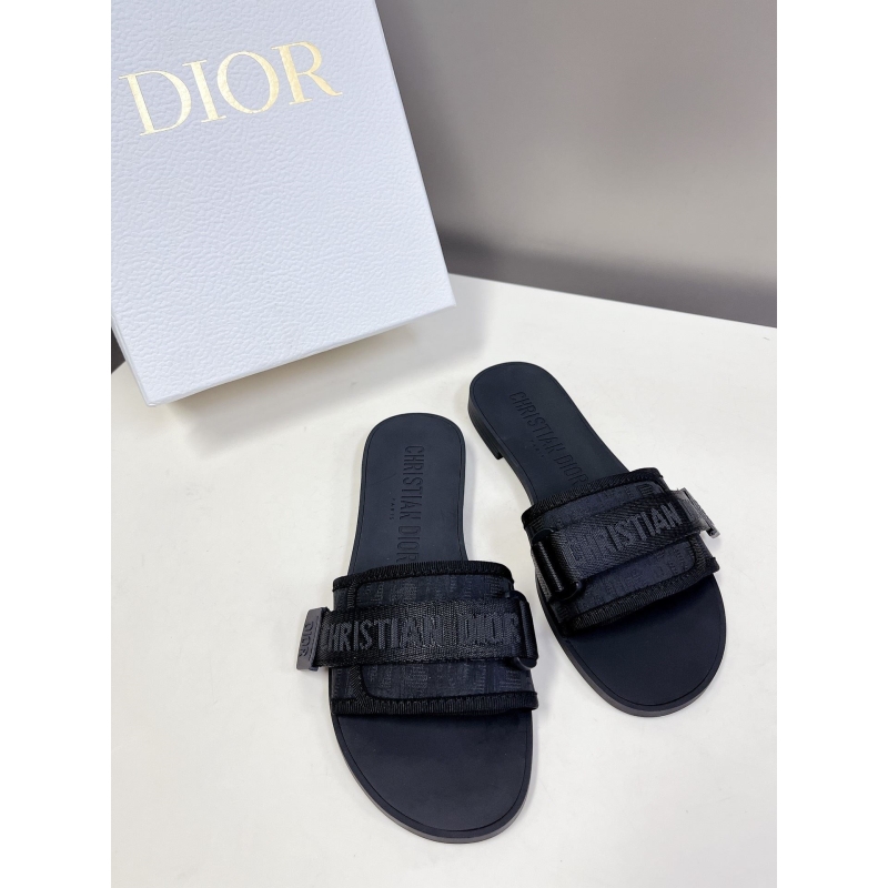 ch**an D*or slippers